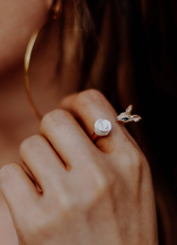 ANILLO CIERVO Y FLOR BLANCA