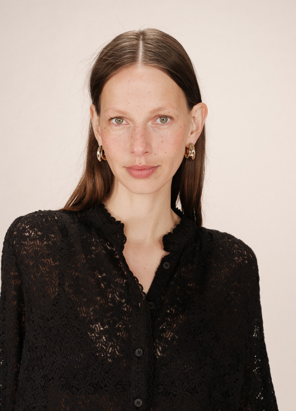 Blusa SWING de encaje noir