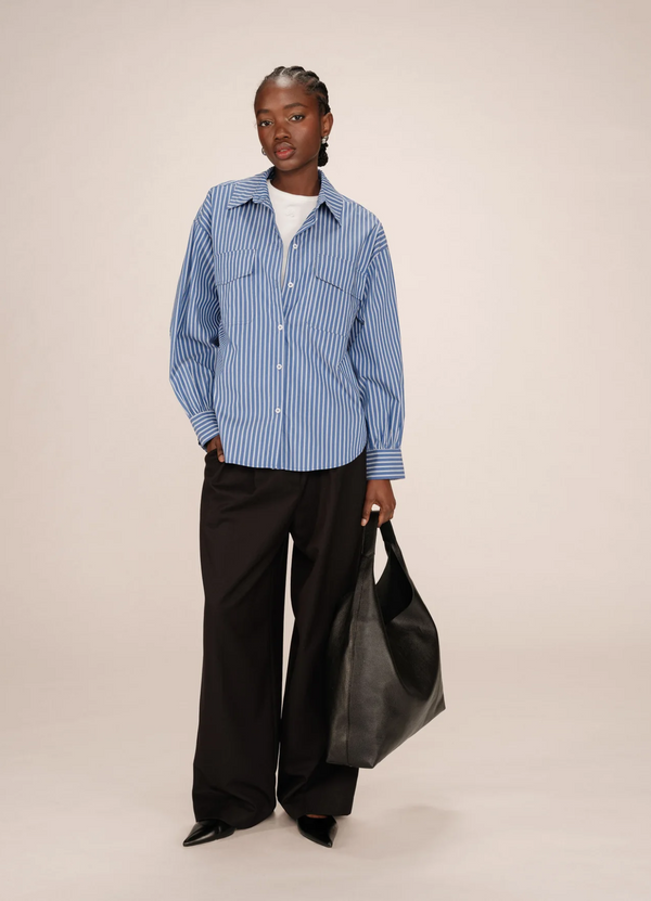 Camisa oversize SORBET BLUE de Grace & Mila | Rayas, cuello camisero y movimiento
