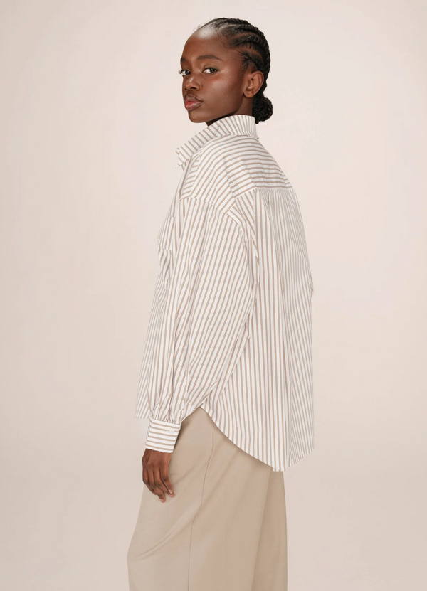 Camisa oversize SORBET GREIGE de Grace & Mila | Rayas, cuello camisero y movimiento