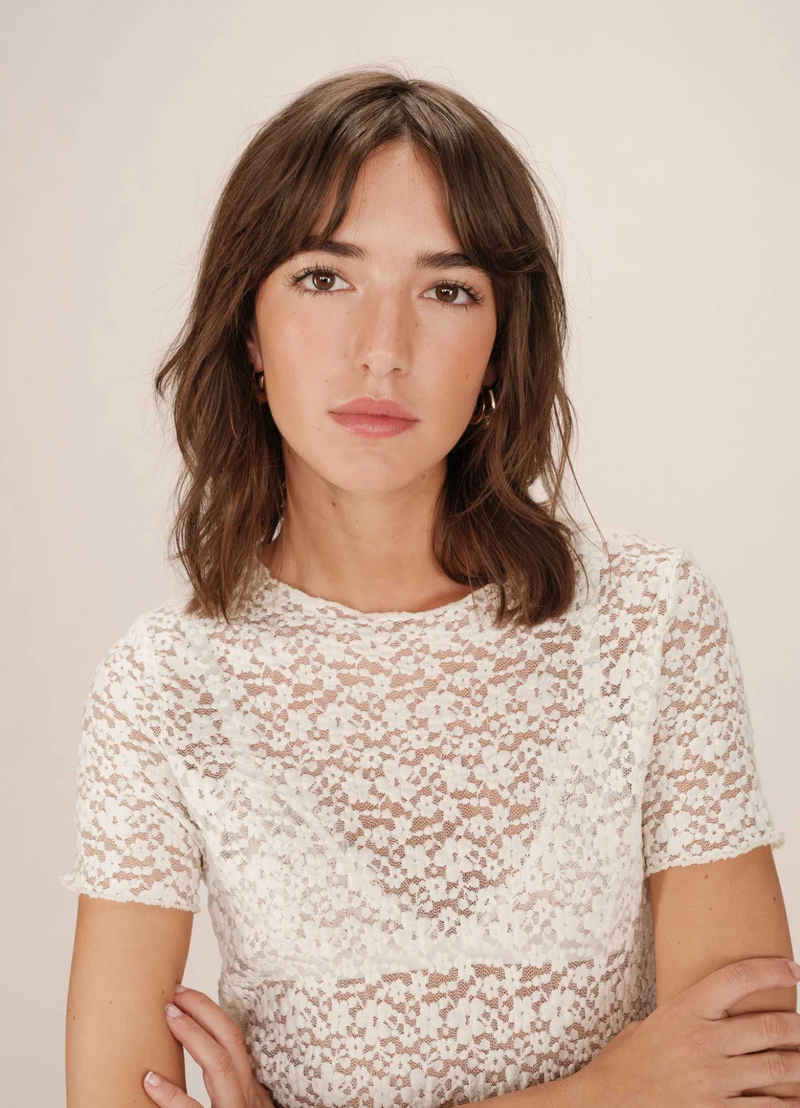 Camiseta de encaje transparente color crudo Swift