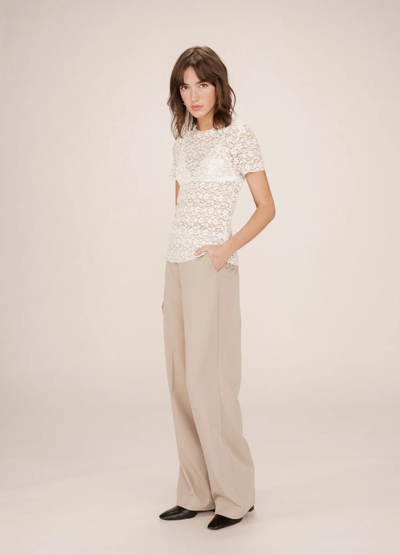 Camiseta de encaje transparente color crudo Swift