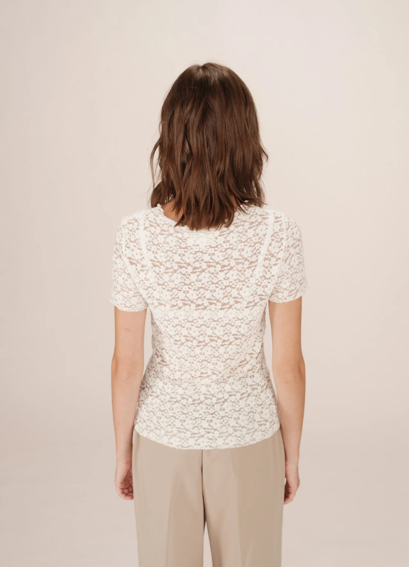 Camiseta de encaje transparente color crudo Swift