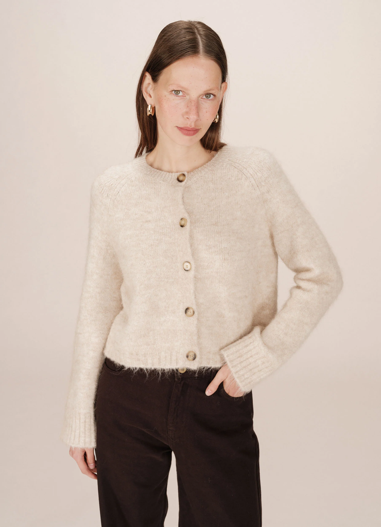 Cardigan Salma Vainilla · Grace & Mila — cardigan lana alpaca vainilla cuello redondo botones mujer