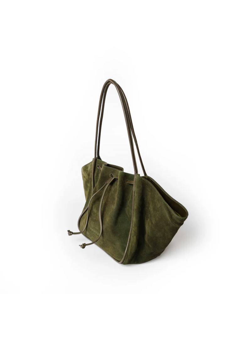 AMI SUEDE