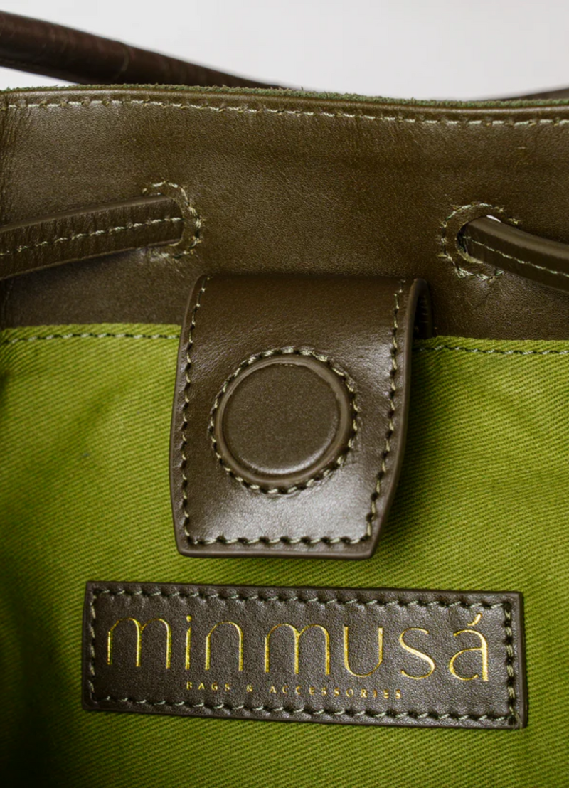 AMI SUEDE