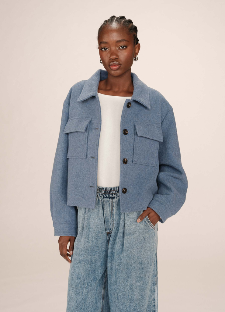 Chaqueta Novembre Azul · Grace & Mila — lana corta boxy con botones G&M