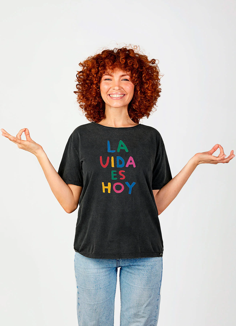 PRE-VENTA | Dear Tee · Polera “La vida es hoy” | 100% algodón orgánico
