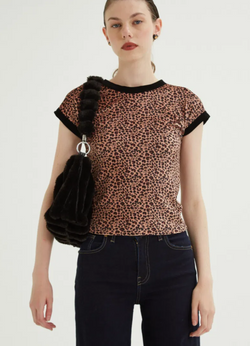 REMERA PLUSH ANIMAL PRINT