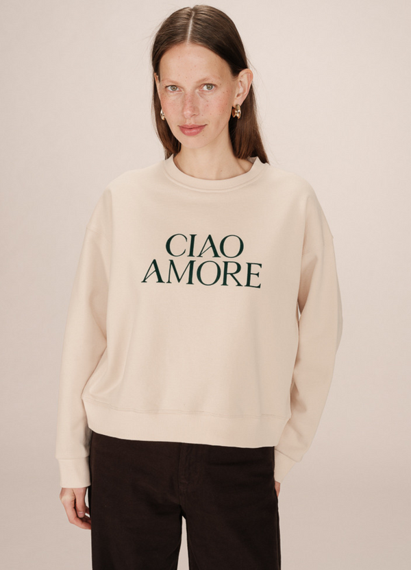 Poleron SIGIL con eslogan en terciopelo “Ciao Amore” COLOR VAINILLA