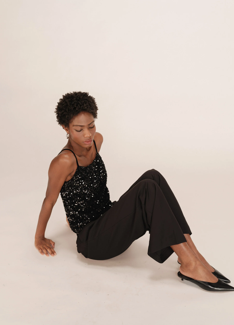 TOP TWENTY CORTO CON LENTEJUELAS NEGRO