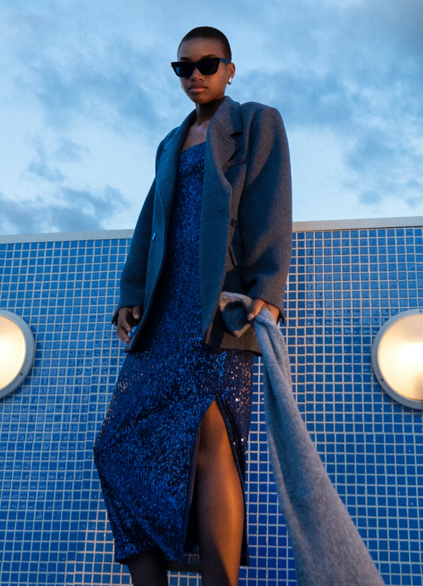 Vestido largo de lentejuelas azul marino Tori