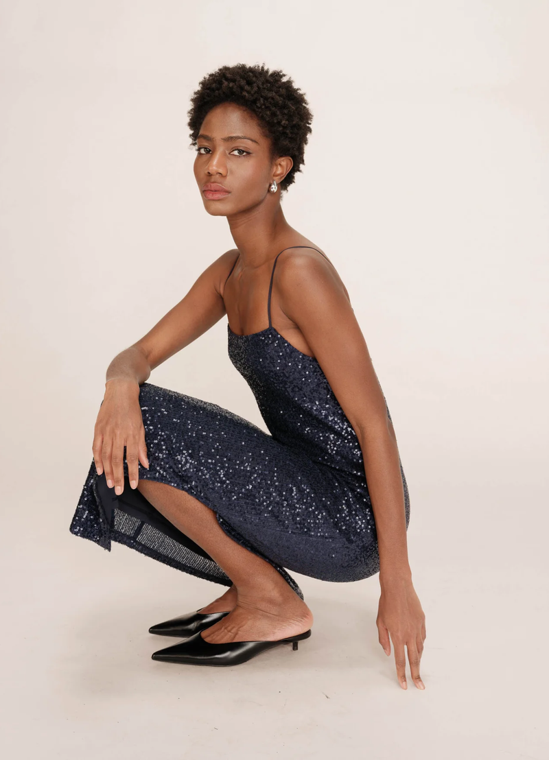 Vestido largo de lentejuelas azul marino Tori