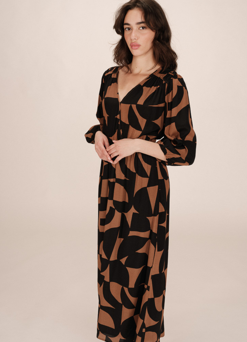 Vestido SHELLY largo con estampado geométrico chocolate