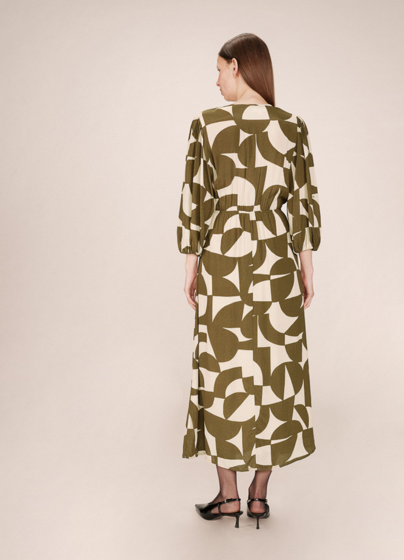 Vestido SHELLY largo con estampado geométrico OLIVE