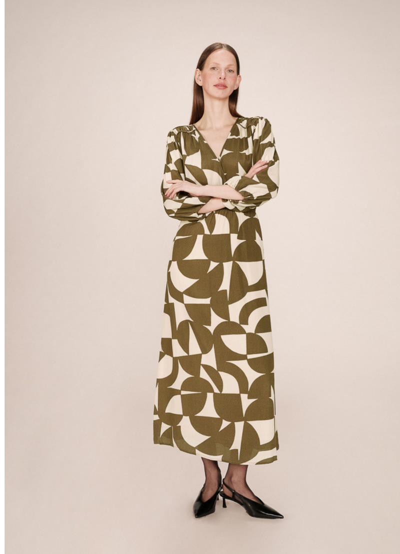 Vestido SHELLY largo con estampado geométrico OLIVE