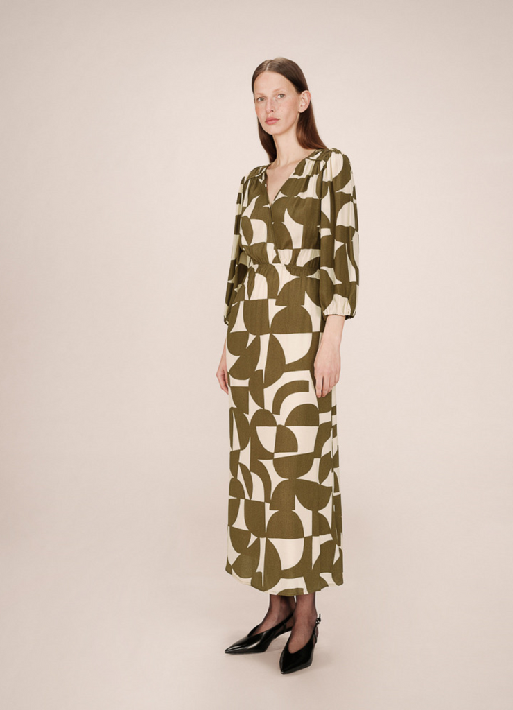 Vestido Shelly Olive · Grace & Mila — largo estampado geométrico en viscosa