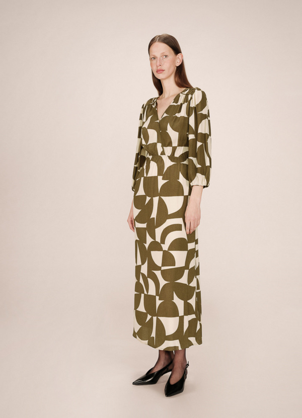 Vestido SHELLY largo con estampado geométrico OLIVE